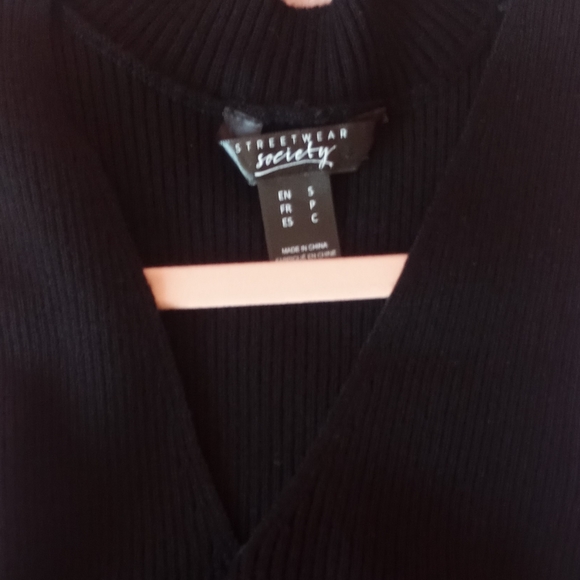 Street wear top - Picture 2 of 3